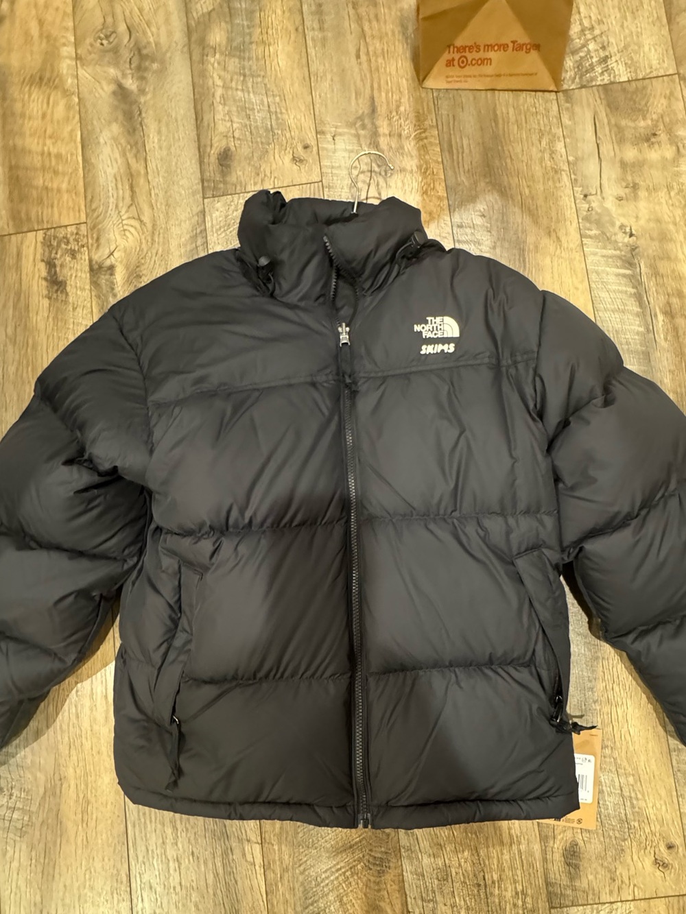 The Northface x SKIMS 1996 Nuptse Jacket. NWT SZ small. Onyx - Picture 5 of 8